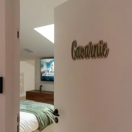 Pyrenees Signature - & *