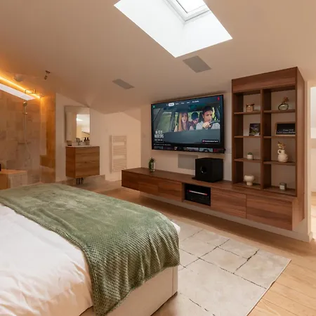 Pyrenees Signature - & تارْب