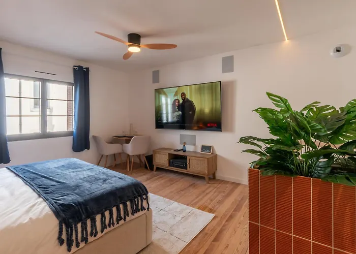 Pyrenees Signature - &