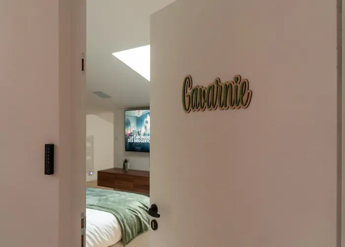 Pyrenees Signature - & *