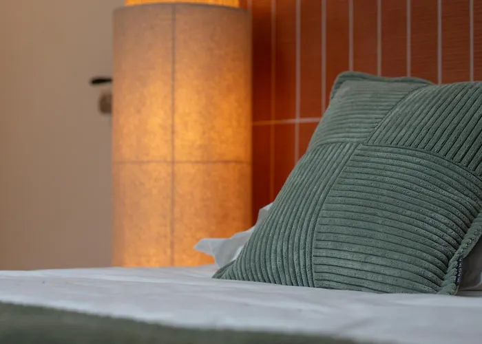 Pyrenees Signature - & *